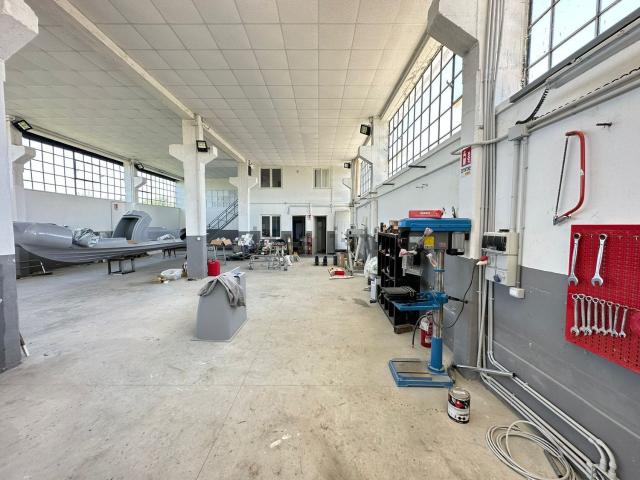 Capannone in vendita a Giugliano In Campania, Campania