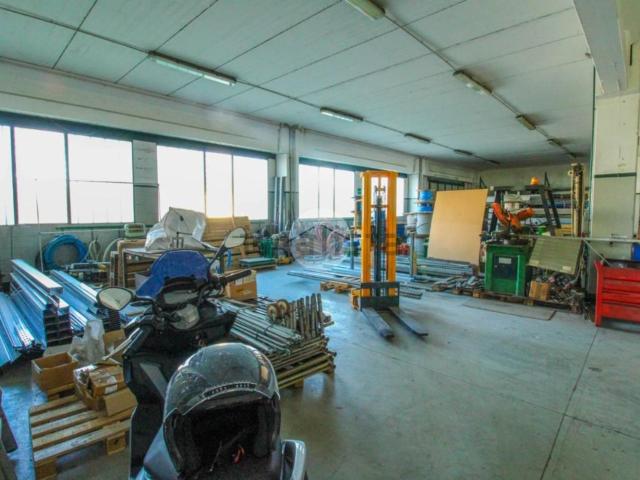 Capannone in vendita a Casalpusterlengo, Lombardia