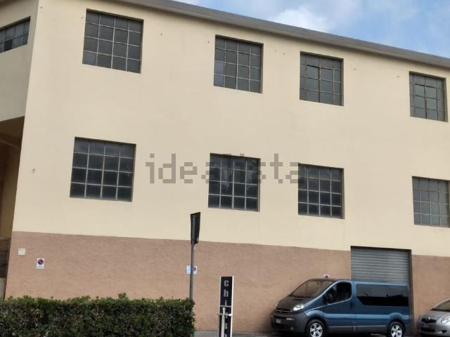 Capannone in vendita a Voltri, Genova