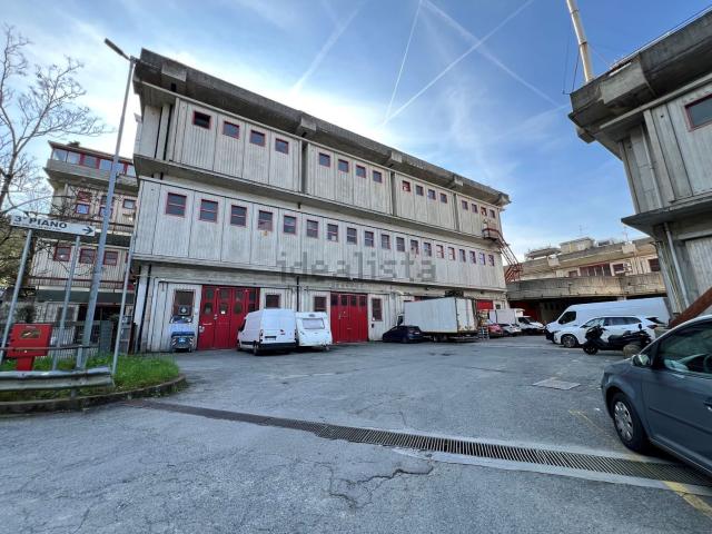 Capannone in vendita a Rosata, Genova
