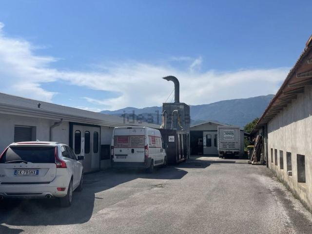 Capannone in vendita a Vittorio Veneto, Veneto