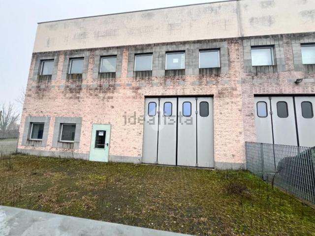 Capannone in vendita a San Martino Siccomario, Lombardia