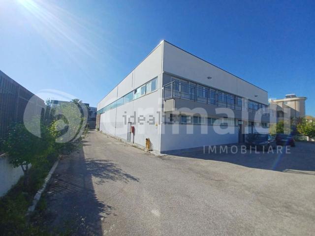 Capannone in vendita a Puglia, Barletta-andria-trani