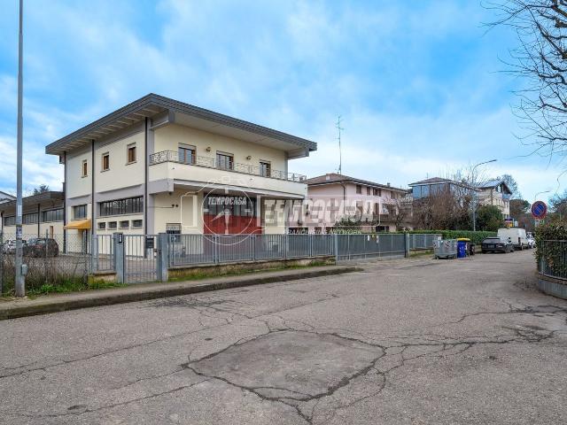 Capannone in vendita a Baragalla, Re