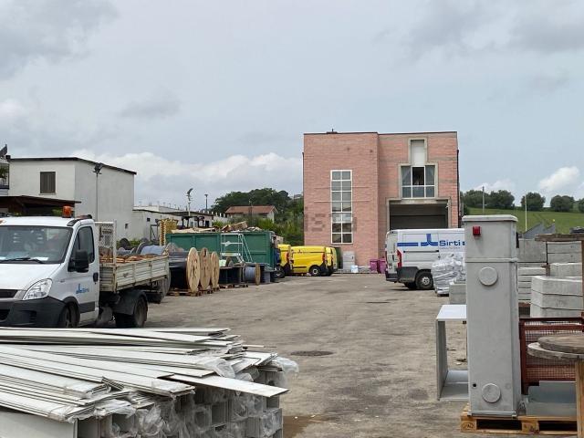 Capannone in vendita a Villa Raspa, Spoltore
