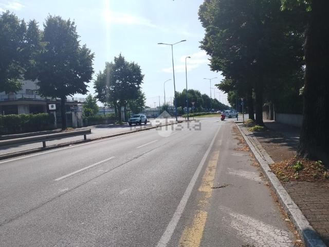 Capannone in vendita a Borgo Trento, Brescia