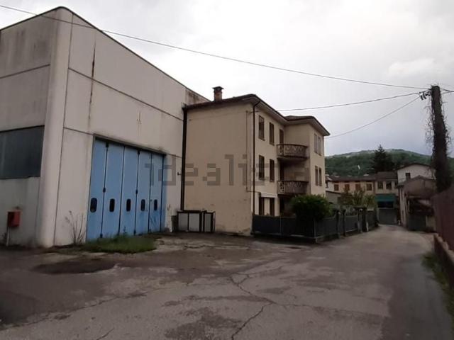 Capannone in vendita a Valdagno, Veneto