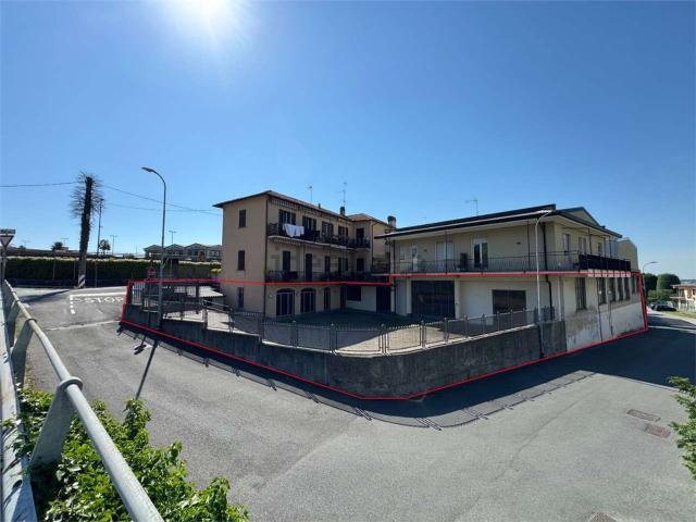 Capannone in vendita a Albavilla, Lombardia