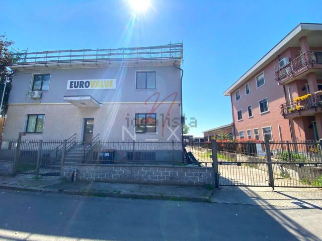 Capannone in vendita a Locate Triulzi, Lombardia