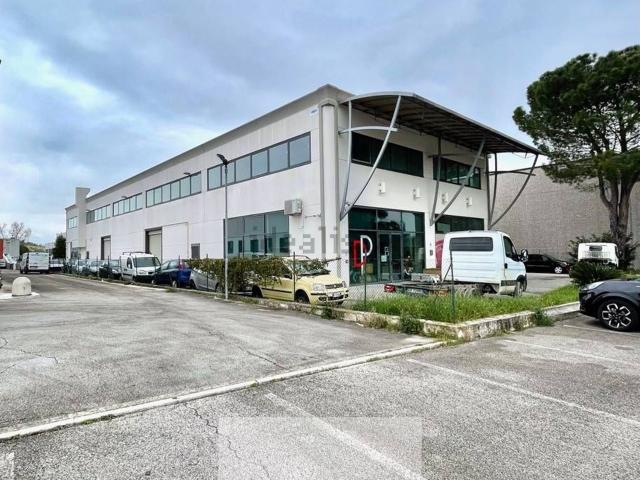 Capannone in vendita a Marche, Macerata