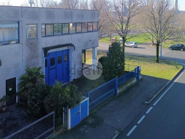 Capannone in vendita a Zona Est, Brescia