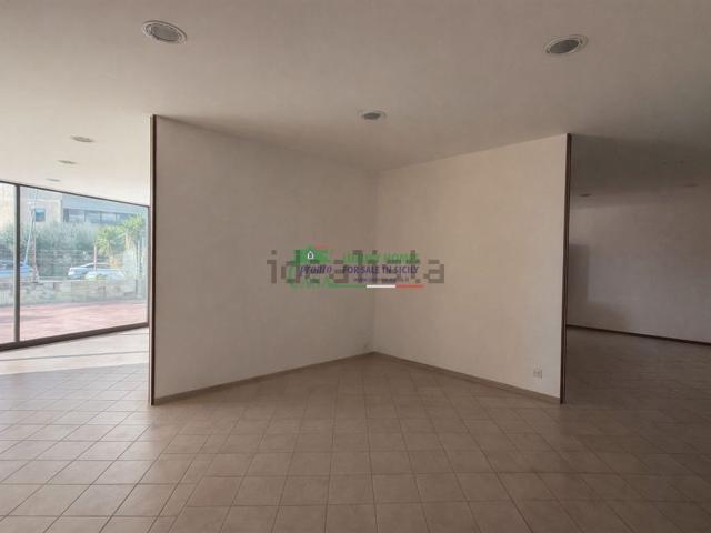 Capannone in vendita a Ragusa, Sicilia