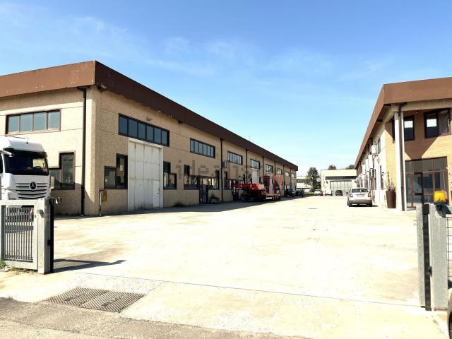 Capannone in vendita a Nuovo Circondario Imolese, Castel Guelfo Di Bologna