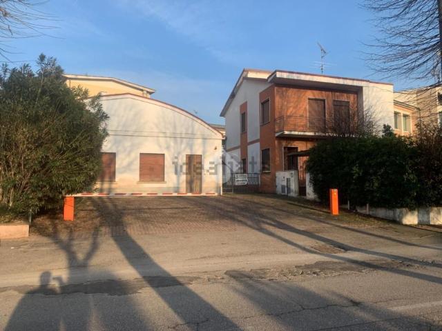 Capannone in vendita a Castiglione Delle Stiviere, Lombardia