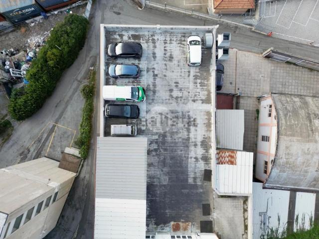 Capannone in vendita a Medio Ponente, Serra Riccò