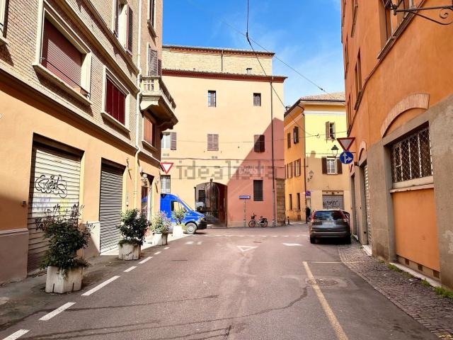 Capannone in vendita a Porto-Saragozza, Bologna