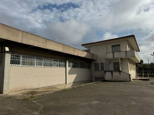 Capannone in vendita a Borgo Vittorio Veneto, Bassano Del Grappa