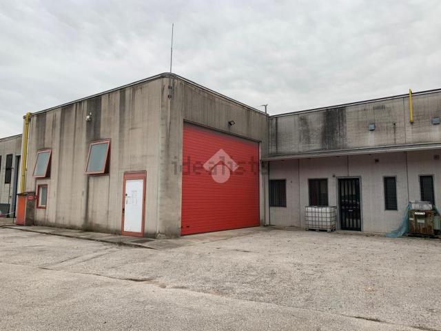 Capannone in vendita a Cogollo Del Cengio, Veneto