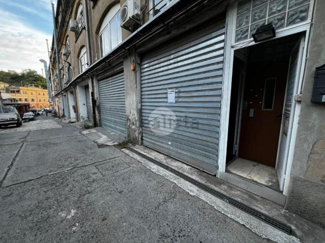Capannone in vendita a Medio Ponente, Serra Riccò