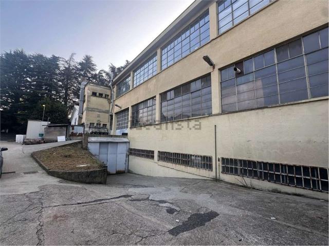 Capannone in vendita a Anzano del Parco, Como