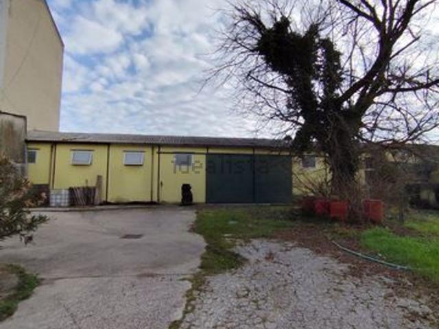 Capannone in vendita a Casale Di Scodosia, Veneto