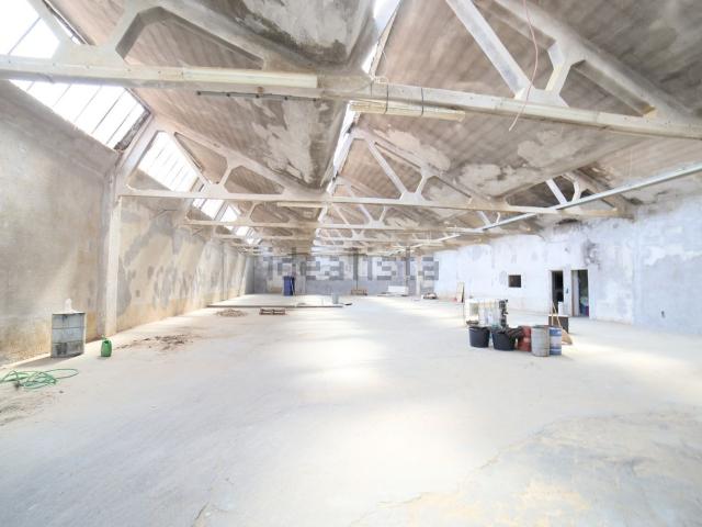 Capannone in vendita a Ponte, Triuggio