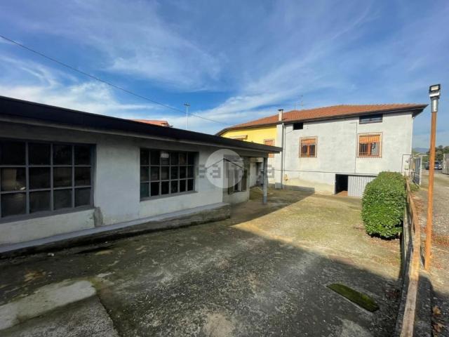 Capannone in vendita a Grassobbio, Bergamo