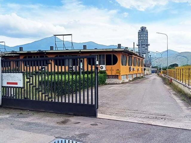 Capannone in vendita a Venafro, Molise