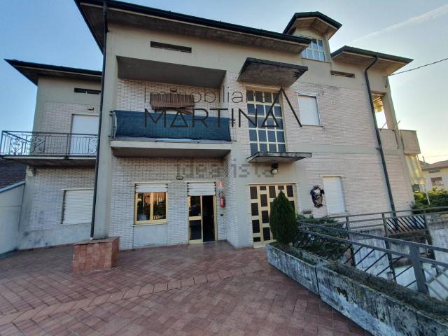 Capannone in vendita a Scanzorosciate, Lombardia