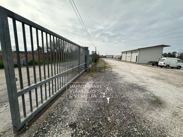 Capannone in vendita a Pian del Quercione, Massarosa