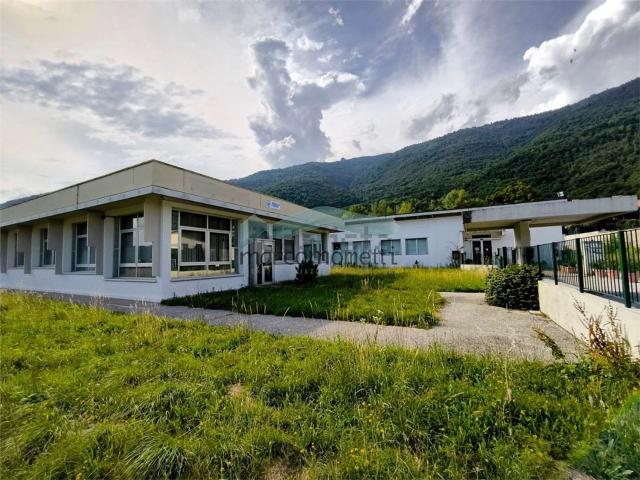 Capannone in vendita a Revine Lago