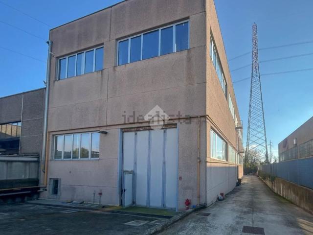 Capannone in vendita a Moncucco, Brugherio