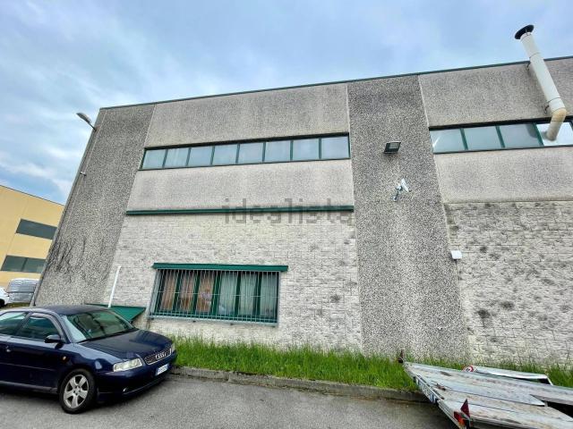 Capannone in vendita a Gorle, Bergamo