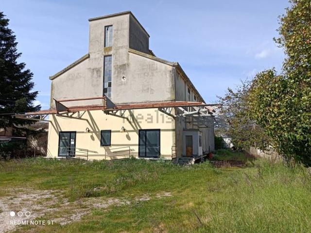 Capannone in vendita a Centro storico, Marche
