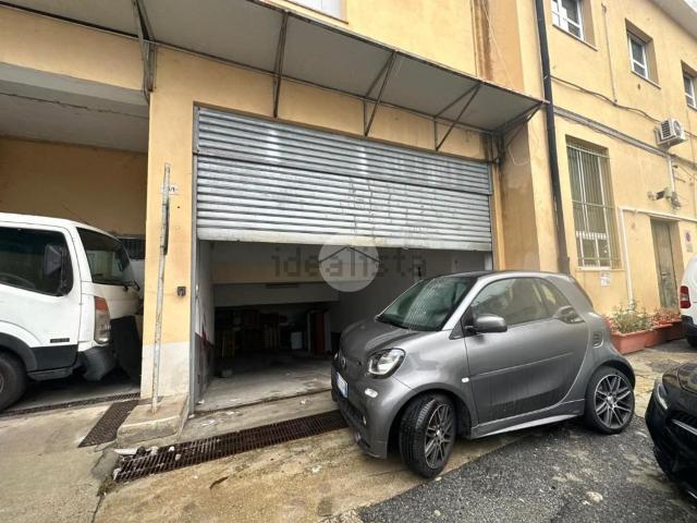 Capannone in vendita a Medio Ponente, Serra Riccò
