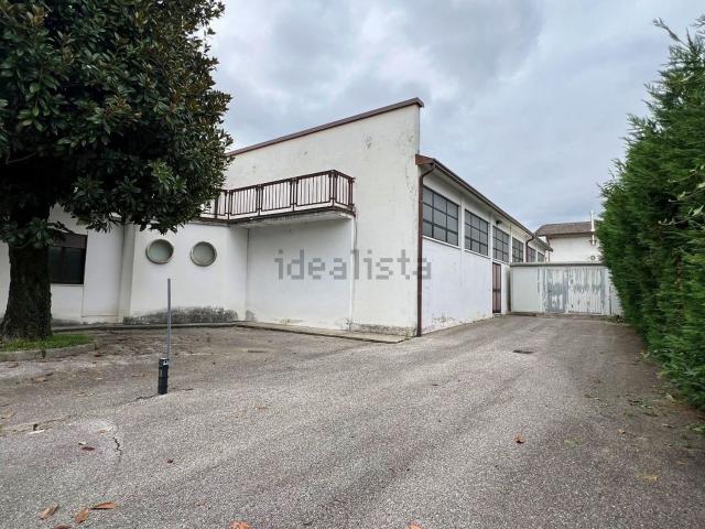 Capannone in vendita a Malo, Veneto