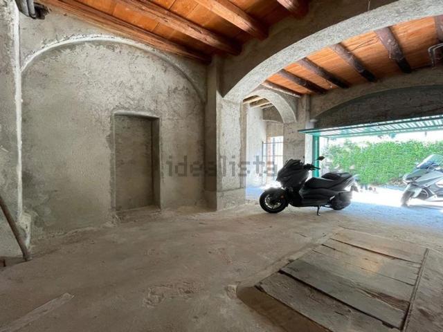 Capannone in vendita a Crevenna, Erba