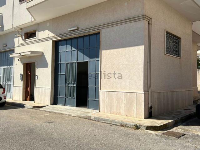 Capannone in vendita a Savelletri, Brindisi