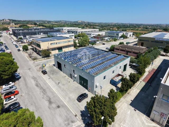 Capannone in vendita a Zona Artigianale Ripoli, Mosciano Sant'Angelo