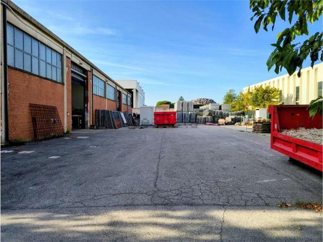 Capannone in vendita a Zona Industriale Quaderna, Ozzano dell'Emilia