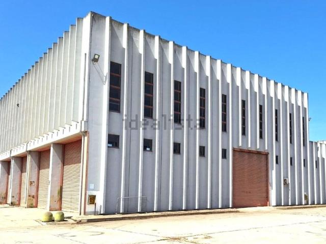 Capannone in vendita a CACIP - Agglomerato industriale di Elmas, Elmas