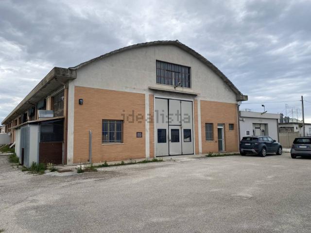 Capannone in vendita a Contrada Marolino, Marche
