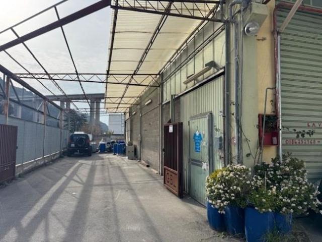 Capannone in vendita a Camporosso, Liguria