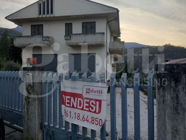 Capannone in vendita a Colledara, Abruzzo