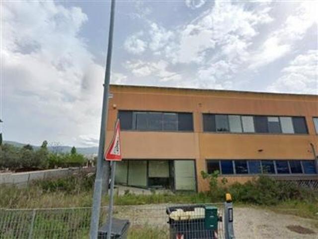 Capannone in vendita a Zona Industriale Paciana, Foligno