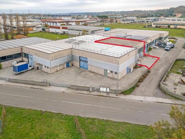 Capannone in vendita a Zona Industriale di Calcinaia, Calcinaia