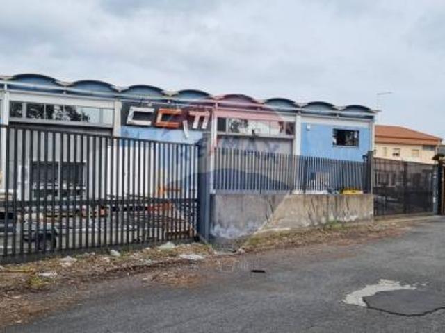 Capannone in vendita a Camporotondo Etneo, Sicilia