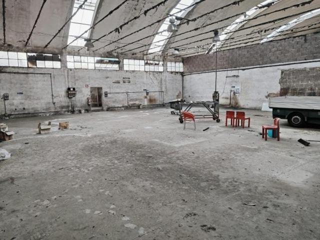 Capannone in vendita a Livorno, Toscana