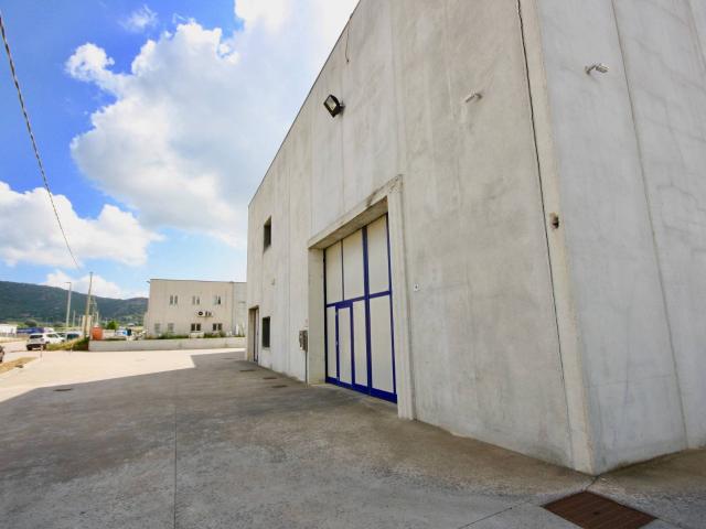 Capannone in vendita a Cabu Abbas, Olbia