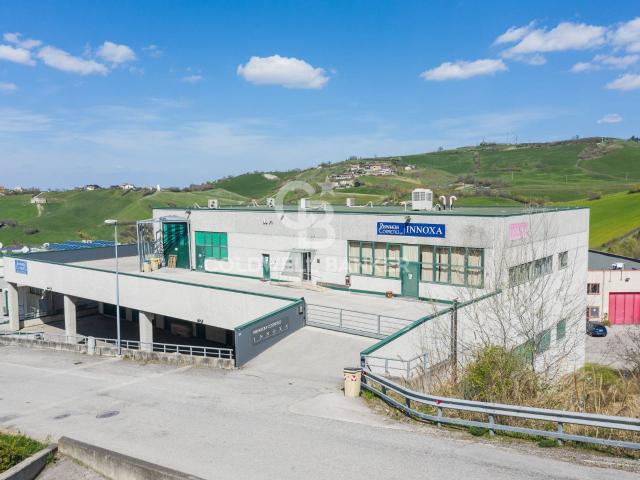 Capannone in vendita a Acquaviva